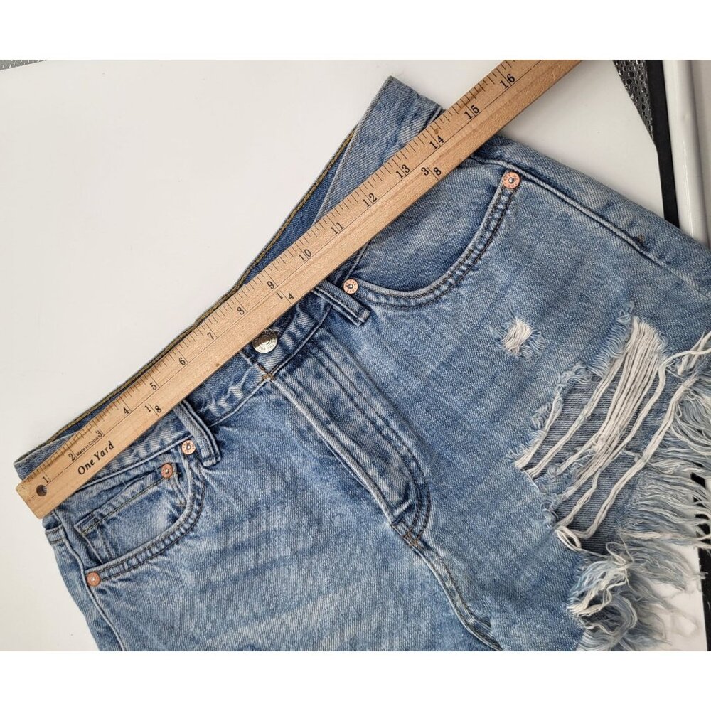 WE THE FREE Women's SZ 26 Cut off Distressed Button Fly Mini Shorts Summer - Picture 5 of 9